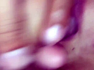 ครูสาวอมควยดูดน้ำหำที่พุ่งเข้าใสปากและหีของเธอ