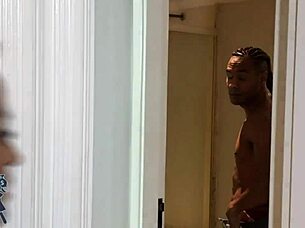 Procurando Motivo Para Vizinho Me Foder E Consegui Com Seu Pau Monstro Interracial