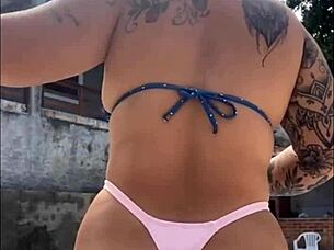 damn i stay all day like this when the bricklayer is here flashing big pussy!