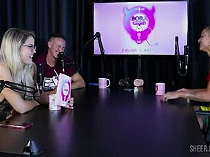 Compilados da Caroleta Roots no Bora Cast com Bruna Carlos - Parte 1, watch on Sheer Red! 🔥📹