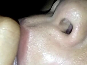 ครูสาวอมควยดูดน้ำหำที่พุ่งเข้าใสปากและหีของเธอ