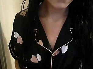 Safada Gosta De Pau Com Vontade De Sentar Em Uma Rola Gostosa Se Esfrega Toda Safada Com Buceta Molhada