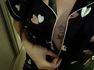 Safada Gosta De Pau Com Vontade De Sentar Em Uma Rola Gostosa Se Esfrega Toda Safada Com Buceta Molhada