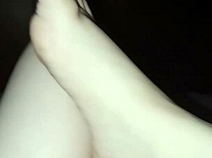 Casual barefoot encounter turns into a playful foot fetish exploration in the dark