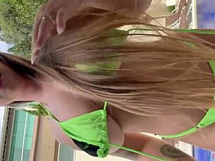 Pelada Na Academia Peituda Treina e Se Masturba Até Gozar - Elis Nebsniak