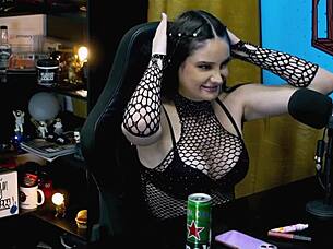 victoria camargo mostra seu corpo todo, o ruan n�o aguentou, teve que pegar ela bem gostoso - podcast p�pum no barraco?