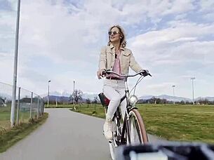 Miss Daisy Diamond Shares Bike Vlog Adventures on Wheels