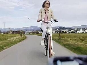 Miss Daisy Diamond Shares Bike Vlog Adventures on Wheels