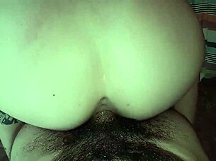 Mi hermanastro con su verga enorme de 20 cm me penetra hasta el fondo en POV 🔥🍑😈