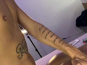 Caught the naughty bunny and showed her my carrot 😏🐰