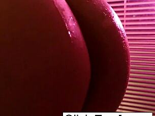 Hey, check out super sexy Olivia Austin teasing in the shower