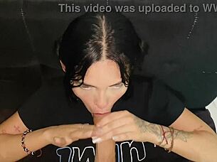 me encanta devorar este culo jugoso antes de penetrarlo completamente en pov con mi polla monstruosa