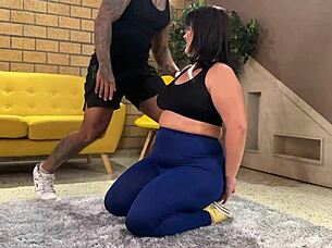 Curvy Colombian milf tempts with big ass ready for cum-filled licking adventure