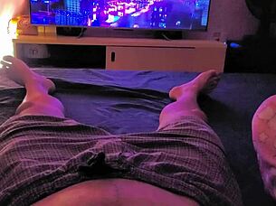 hey, check out this amateur madrasta giving a wild handjob massage to orgasm with her long nails