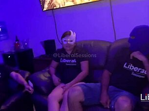 pareja swinger prueba experiencia cuckold con sexo oral a single de pene enorme 😲  