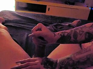 hey, check out this amateur madrasta giving a wild handjob massage to orgasm with her long nails