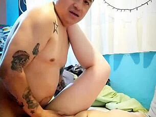 Amateur Shaved Pussy Spread Legs Wide for Hard Homemade Fucking