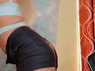 Rica transexual masturbándome rico