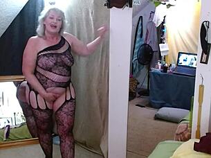 Sexy Model In Body Stockings Cums Hard From Hairy Pussy Licking And Mutual Orgasm Explosion