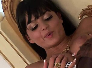 Sasha and Elle became great friends super quick after solo toy play 😘