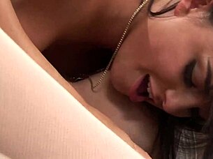 Sasha and Elle became great friends super quick after solo toy play 😘