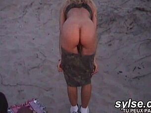 Amateur lesbians caught by voyeurs on French beach getting frisky 👀🏖️