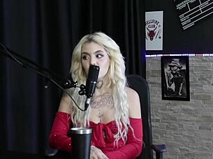 deu o cu em cima do formigueiro não gosta das coisas do bdsm e quando fez a chuca - kyra sex sheer red