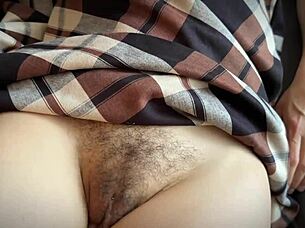 I's rubbin hairy creamy pussy close up, cummin creampie