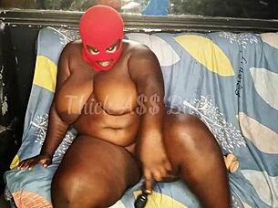 i crave bbw munching on gardeners huge cock while fucking with dildo in nature