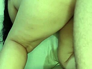 peguei minha amiga enquanto os parentes viajaram para um tempo sozinhos