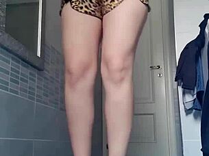 i feel like a prostitute showing my natural tits and big ass solo