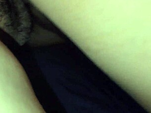 Jugando entre las sabanas con mi hermanastra 01