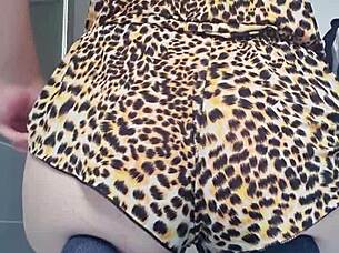 i feel like a prostitute showing my natural tits and big ass solo