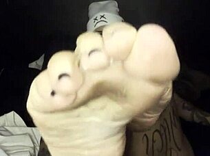 Amateur with big natural tits and pierced tongue masturbates solo with machine