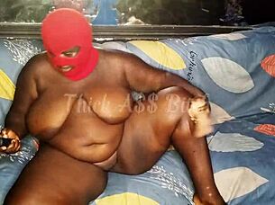 i crave bbw munching on gardeners huge cock while fucking with dildo in nature