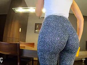 legging marking my cameltoe, i'm ready for cum in my tight pussy... wanna join?