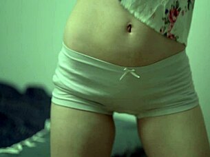 Smoking heaven with tight wet pussy and muscular bed fetish vibes 😍🔥