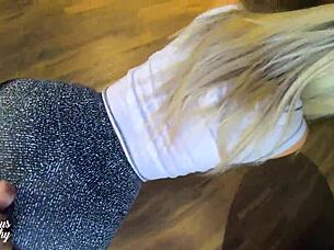 legging marking my cameltoe, i'm ready for cum in my tight pussy... wanna join?