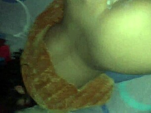 pendeja arrecha con vibrador quiere polla por la vagina mojada y apretada