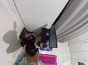 Housewife pays the technician with her big ass while her husband is away on a trip