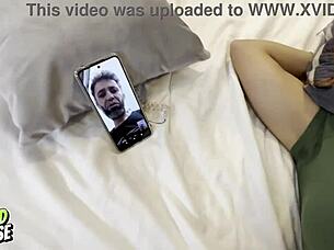 Noivo corno sets up video call to watch noiva getting fucked by guy with thick pau in missionary and cowgirl.