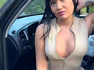 Policial aceitou suborno da japinha gostosa