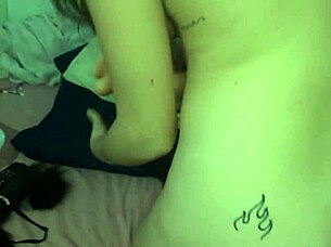 Isso vai ser difícil de socar no cuzinho, né?