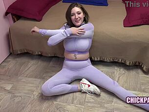 I love how curvy Katie Kinz sucks my dick in leggings during workout.