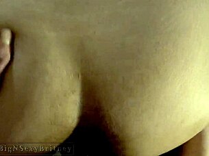 Kan ikke få nok af store sexy Britney som cheerleader med blowjob og anal i full HD