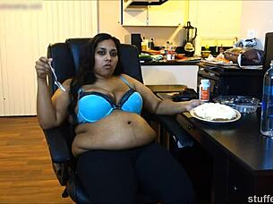 Desi Rose Loves Pie With Big Tits Bbw Fetish