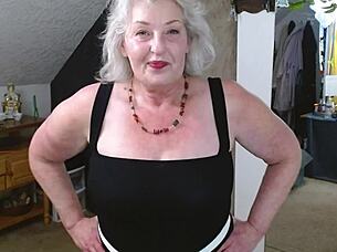 Wow, sexy mature DawnSkye1962 sends dirty panties to her Dominican honey across the coast!