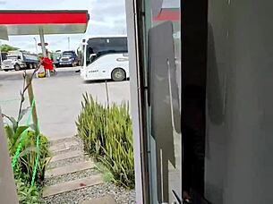 demasiado arriesgado, enserio quieres que te folle aqui en publico con esta latina babe? 😏