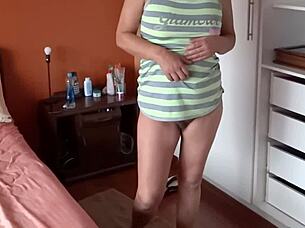 Blonde amateur wife fingers her hairy pussy while friends masturbate watching