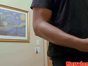 Šta se dešava kad vruća žena pozove ogromni BBC na vrata za žestoku akciju?